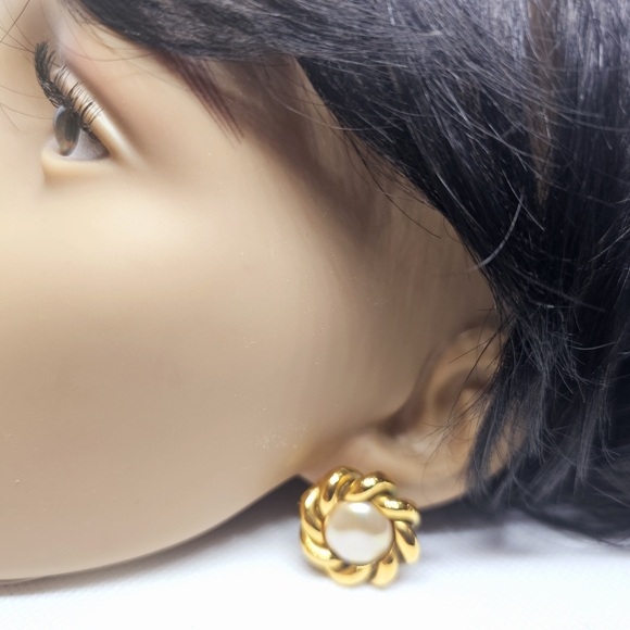 Chanel Clip on Earrings - Picture 9 of 11